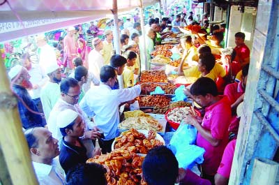 SYLHET: People gather at Amber Kana point in Sylhet city to buy iftar items on the first day of Ramzan on Friday.