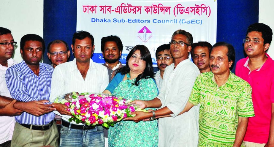 Incumbent executives of Dhaka Sub-Editors Council (DSEC) handed over the responsibilities to newly elected executives at a joint meeting held at Jatiya Press Club on Sunday.