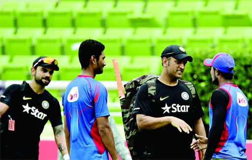 Indian cricket captain Dhoni having a chat with Bangladesh players Mahmudullah and Sabbir Rahman on the eve of the third ODI at Mirpur on Tuesday.