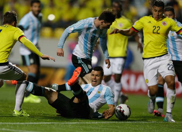 Argentina's Lionel Messi (top center) controls a ball under the pressure of Colombia's Jeison Murillo (right) during a Copa America quarterfinal soccer match at the Sausalito Stadium in Vina del Mar, Chile on Friday.