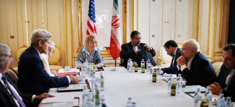 Iranian Foreign Minister Mohammad Javad Zarif (2nd R) meets with US Secretary of State John Kerry (2nd L) at a hotel in Vienna.