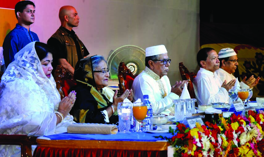 President Md Abdul Hamid, Prime Minister Sheikh Hasina, Speaker Dr Shirin Sharmin Chaudhury and Chief Justice Surendra Kumar Sinha and others offering munajat at the Iftar party hosted by the Chief Justice held at the Supreme Court premises on Saturday.