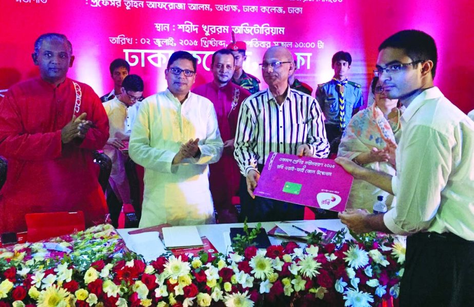 Education Minister Nurul Islam Nahid, MP inaugurating Robi Wi-Fi zone at Dhaka College recently. State Minister for ICT Division Zunaid Ahmed Palak, MP and Nazrul Islam Khan, Secretary, Ministry of Education were present as special guests. Principal Pro