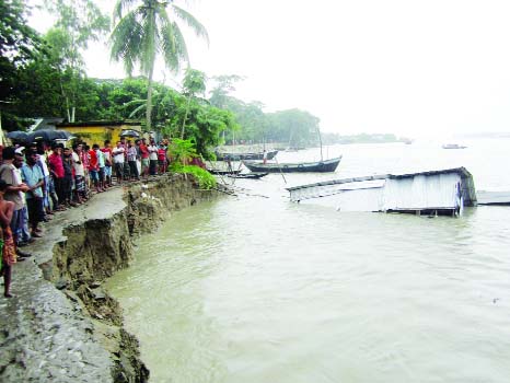 BARISAL: Kirtankhola River erosion has taken a serious turn by engulfing 20 shops on eastern bank at Charkawa point opposite to Barisal River Port yesterday morning.