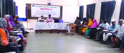 THAKURGAON: A 3- daylong training course organised by RDRS Bangladesh on development of leadership and communication skill for leaders of the farmers groups at Thakurgaon Training Centre on Tuesday.