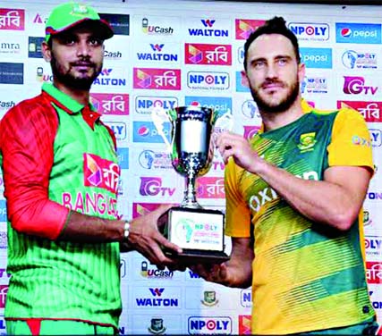 Bangladesh National Cricket team captain Mashrafe bin Mortaza (left) and his South African counterpart Faf du Plessis pose with the Twenty20 trophy at the conference room of Sher-e-Bangla National Cricket Stadium in Mirpur on Saturday.