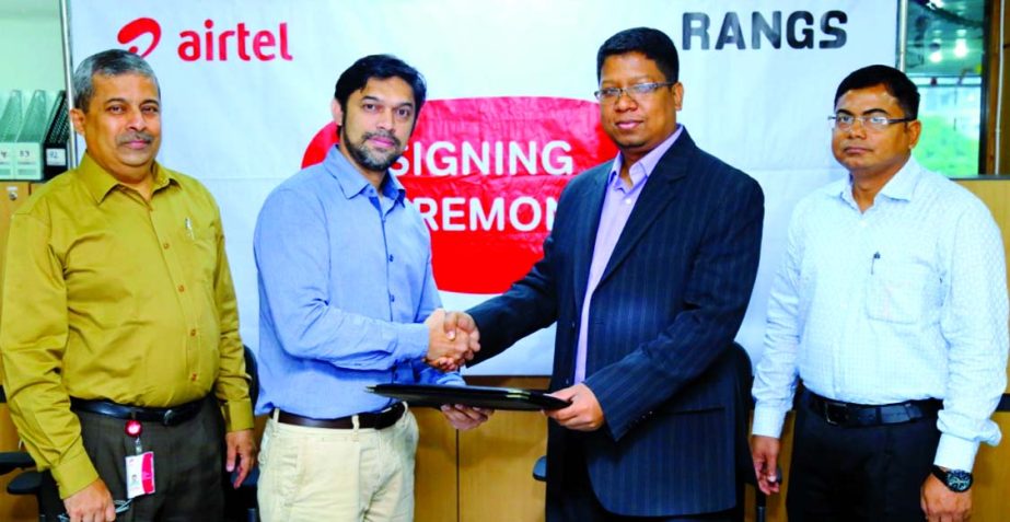 Airtel Bangladesh Limited and Rangs Industries Limited sign an agreement at Tazwar Center, Banani in the city on Sunday. Under this deal the employees of Airtel Bangladesh Limited will be getting special discounts on products from Rangs Industries Limited