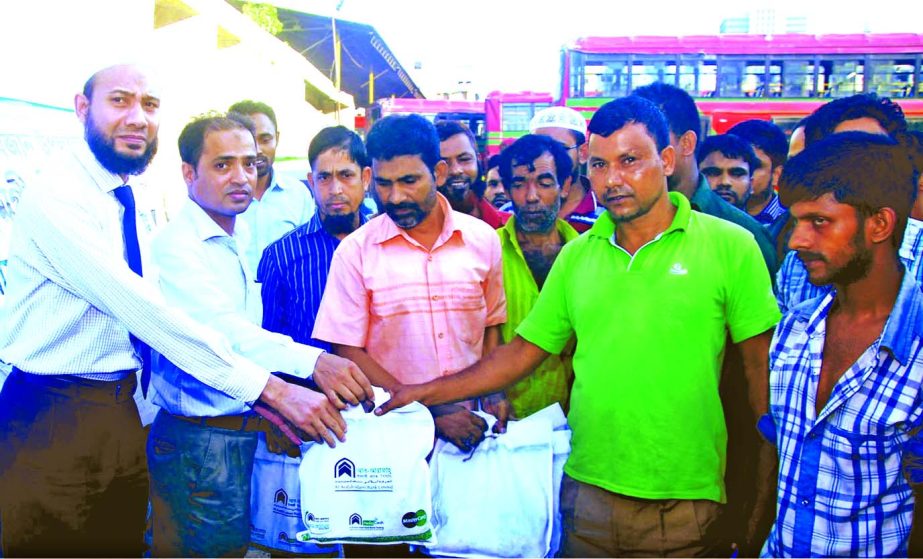 Al-Arafah Islami Bank Limited distributing Ifter among the seventy thousand fasting pedestrians in Dhaka, Chittagong and other major cities during the holy month of Ramzan. Under this plan, head office and Motijheel branch of the bank arranged two separat