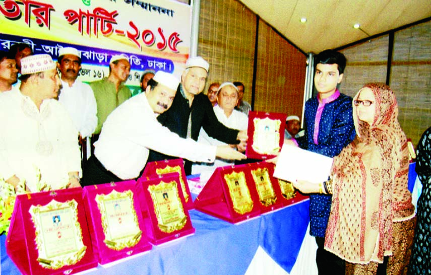 Ex-Special Assistant of former Chief Adviser Brig Gen (Retd) MA Malek distributing certificates and crests among the GPA-5 holder of PSC, JSC, SSC and HSC examinations of Gournadi-Agoiljhara Samity, Dhaka at an Iftar party organized recently by the samity