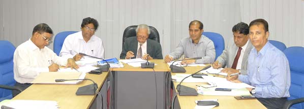 Sheikh Aminuddin Ahmed, Chairman of the Board of Directors of Bangladesh House Building Finance Corporation and Directors and Managing Director approve 2013-2014 Audit report on Tuesday.