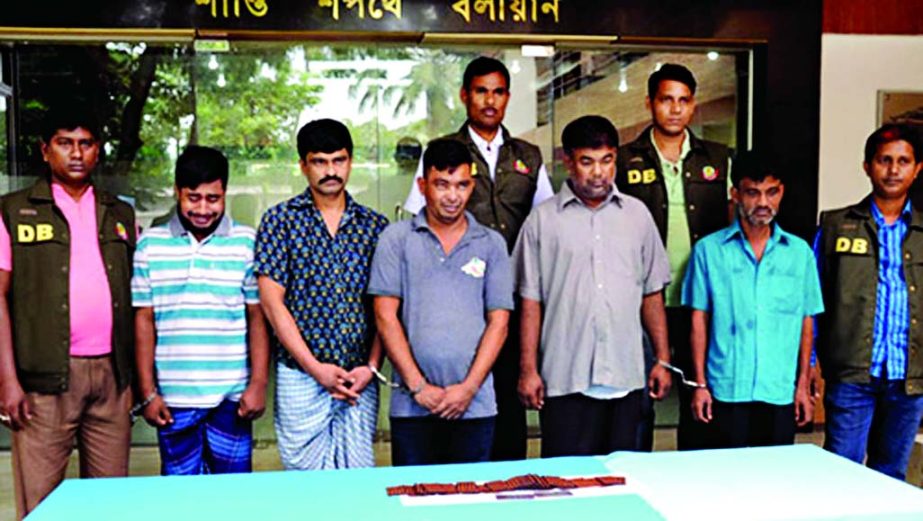DB police arrested five alleged gangsters of Agyan party including a Sonali Bank officer on Wednesday from Motijheel area in the city with 1800 pieces of sleeping tablets from their possession.