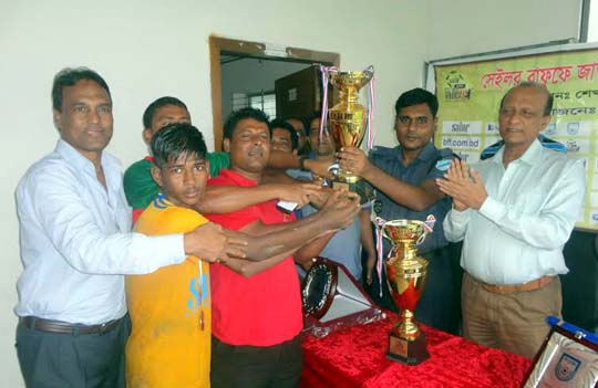 Members of Barisal team receiving the championship trophy of the Gopalganj venue of the Sailor-BFF National Under-15 Football Championship at the Gopalganj District Football Stadium in Gopalganj on Thursday.