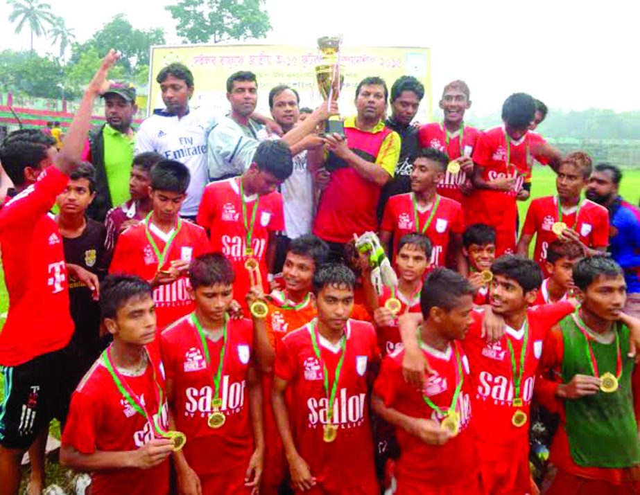 Members of Jessore U-15 Football team pose with the trophy of the Sailor-BFF National U-15 Football Championship 2015 beating Khulna U-15 Football team at Shamsuddin District Football Stadium, Jessore on Friday.