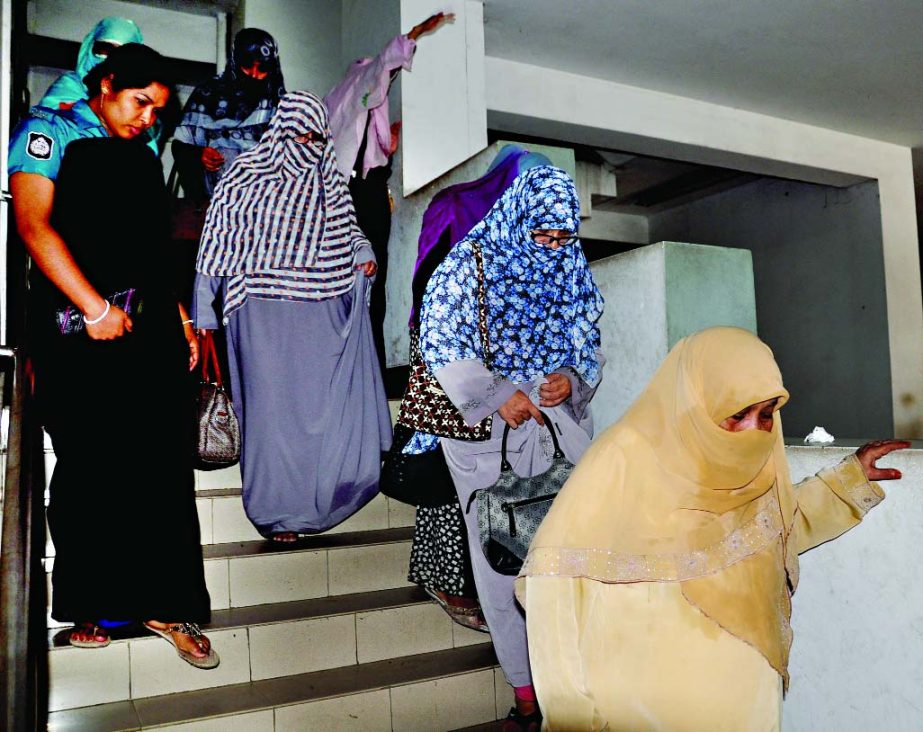 Ten alleged women Jamaat activists were detained by the DB Police from 5th floor of Priya Prangon at Segunbagicha in city on Sunday.