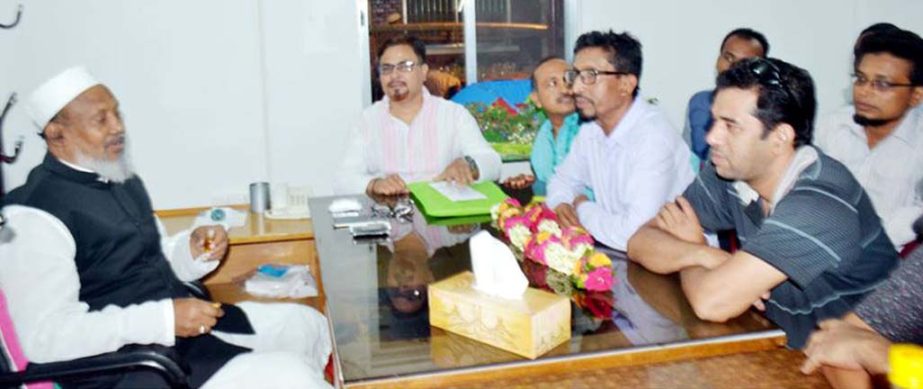 Former CCC mayor and Chittagong City Awami League President ABM Mohiuddin Chowdhury exchanging views with the leaders of Chittagong Reporters Unity in the city yesterday.