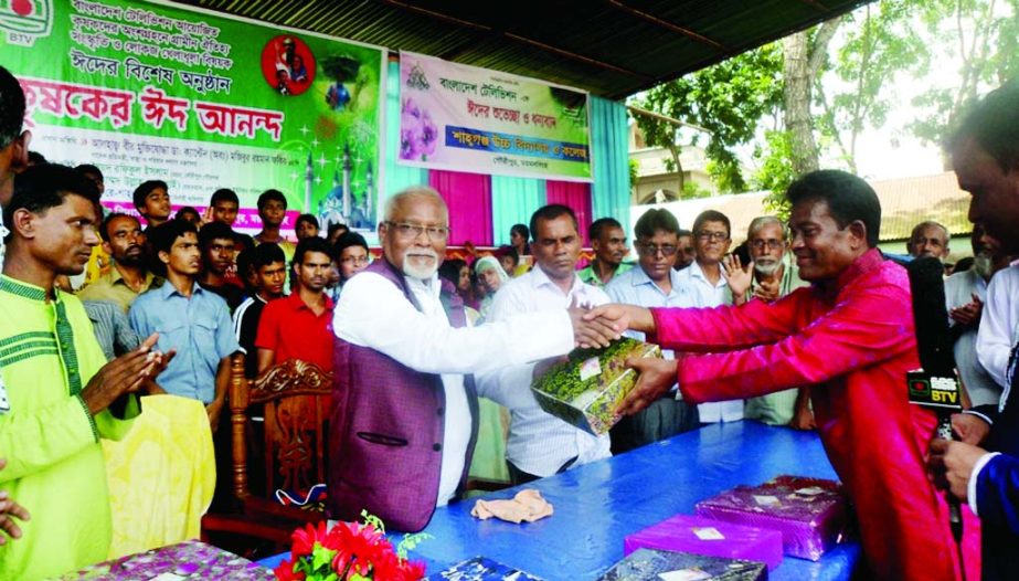 GOURIPUR(Mymensingh): Former mister for health and family welfare Dr Capt Alhaj Mujibur Rahman Fakir(Retd) MP distributing prizes among the winners of farmers' game show 'Krishoker Eid Ananda' in Gouripur as Chief Guest on Sunday.
