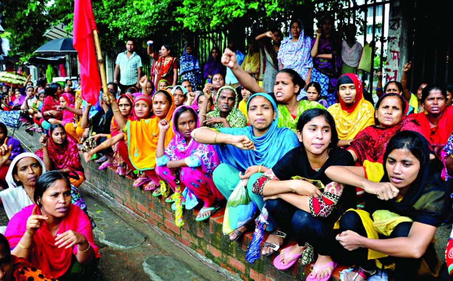 Swan Garment workers staged sit-in on Wednesday in front of Jatiya Press Club demanding payment of arrears and withdraw the closure of the garments.