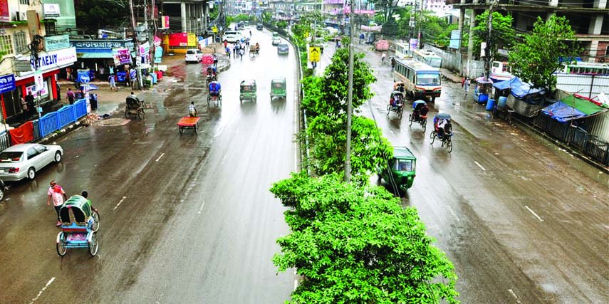 Sparse presence of vehicles on the third day of Eid-ul-Fitr. The snap was taken from the city's Motijheel area.