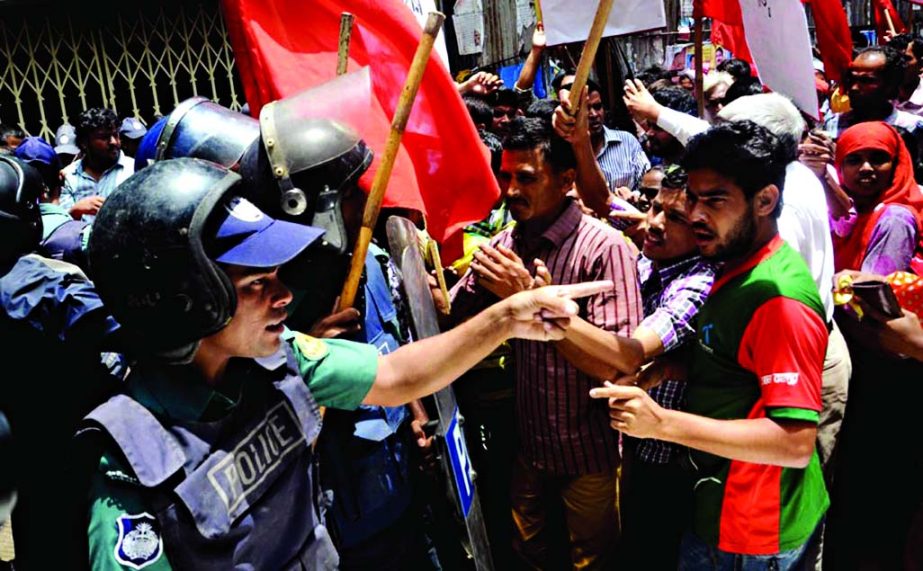 Police intercepted the rally of Swan Garments employees heading to siege labour office in the city's Motijheel on Tuesday demanding payment of their arrear salaries.