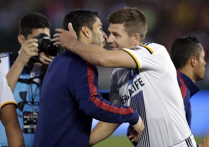 Los Angeles Galaxy's Steven Gerrard (right) of England hugs former teammate FC Barcelona's Luis Suarez before an International Champions Cup soccer match at Rose Bowl in Pasadena, Calif on Tuesday .