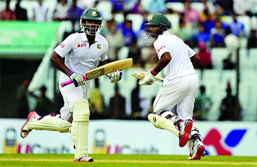 Bangladesh cricketers Mohammad Mahmudullah Riyad (R) and Tamim Iqbal (L) run between the wickets during the second day of the first cricket Test match between Bangladesh and South Africa at the Zahur Ahmed Chowdhury Stadium in Chittagong on Wednesday.