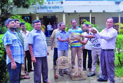 SYLHET: Officials of Sylhet Forest Department releasing local birds which are illegally kept on caches in Ratha Mela at Rikabi Bazar in Sylhet city on Wednesday.