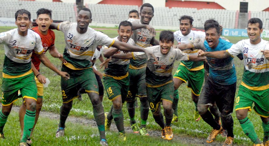 Players of Rahmatganj MFS celebrate after beating Bangladesh Muktijoddha Sangsad Krira Chakra by 3-2 goals in their football match of the Manyavar Bangladesh Premier League at the Bangabandhu National Stadium on Saturday.