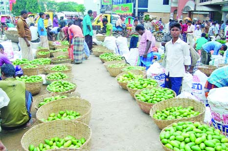 SYLHET: Lemon farmers in Sylhet are worried as they are unable to get fair price of their product though bumper hervast. This picture was taken the biggest bazar of the city from Sobhanighat on Sunday.
