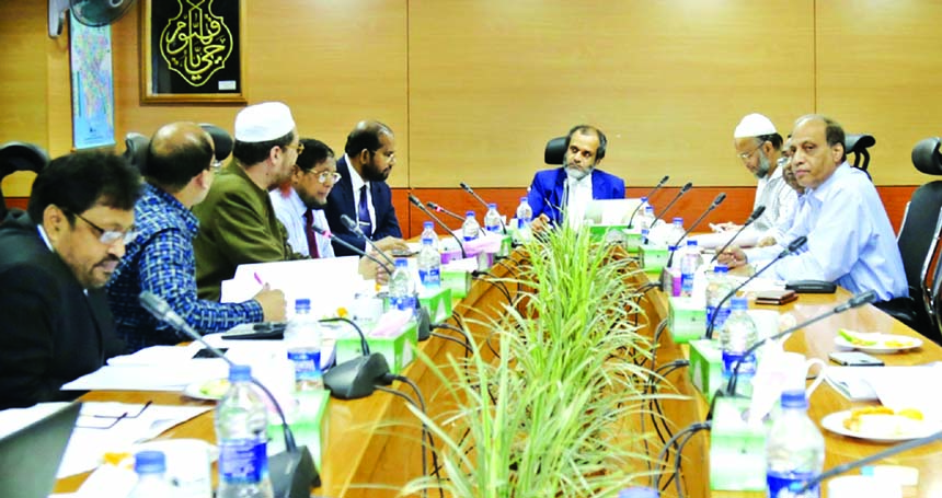 Khalid Rahim, Chairman of Audit Committee of the Board of Directors of Al-Arafah Islami Bank Limited presiding over the 149th meeting of the Committee at its Board Room on Monday. Vice Chairman of the committee Abdus Salam, Member Niaz Ahmed, Managing Di