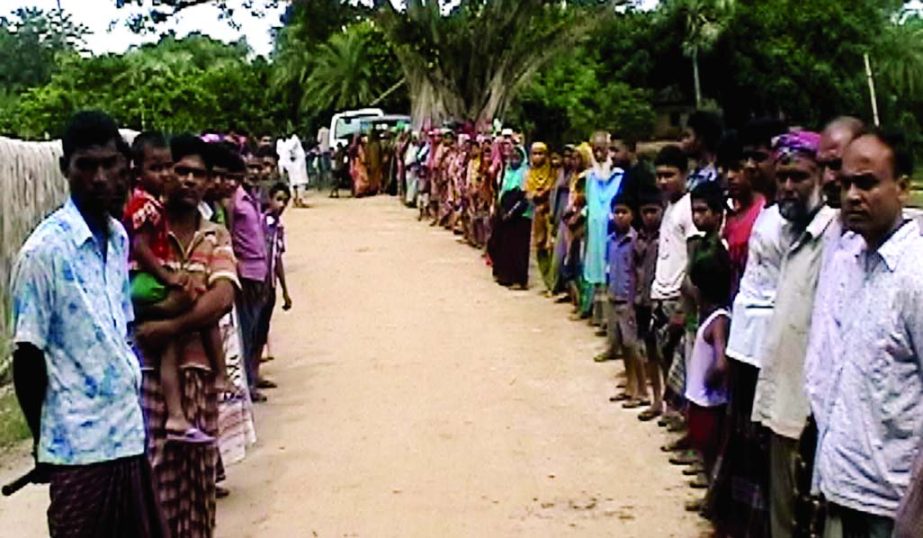 NATORE: Locals in Natore formed a human chain demanding arrested of the killers of Maya, a students of Yayerpur Primary School on Tuesday.