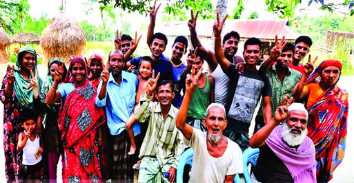 The dwellers of Dashiarchhara enclave in Rangpur district, the largest enclave in Bangladesh territory, are showing 'V' sign as a part of their happiness for being national of Bangladesh from the first hour of August 1.