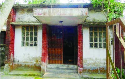 NASIRNAGAR( B'baria): Upazila post office has been in deplorable condition due to lack of renovation for long time.