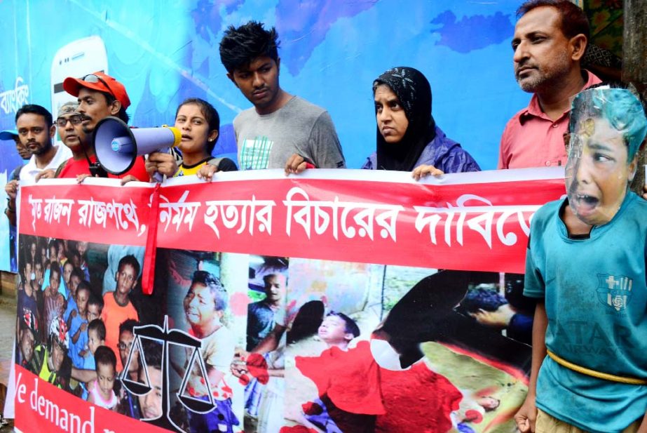 Lalbag Cycling Club formed a human chain in front of the Jatiya Press Club on Friday demanding trial of killers of Rajan.