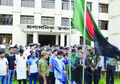 NOAKHALI: Dr M Ohiduzzaman, VC, Noakhali University of Science and Technology hoisting flag to inaugurate month long programme on the occasion of the National Mourning Day on Saturday.