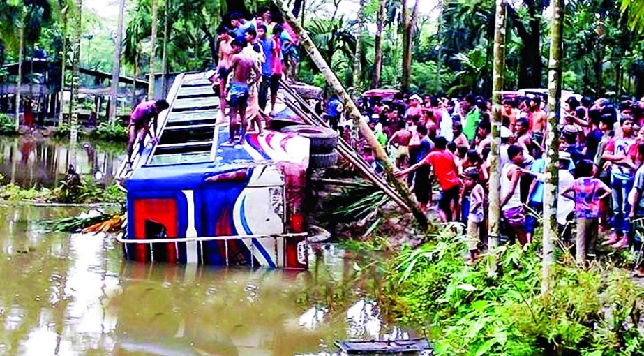 One person was killed and 25 others injured as a passenger bus skidded off into a road side ditch at Azimuddin area in Daulatkhan Upazila in Bhola on Monday.