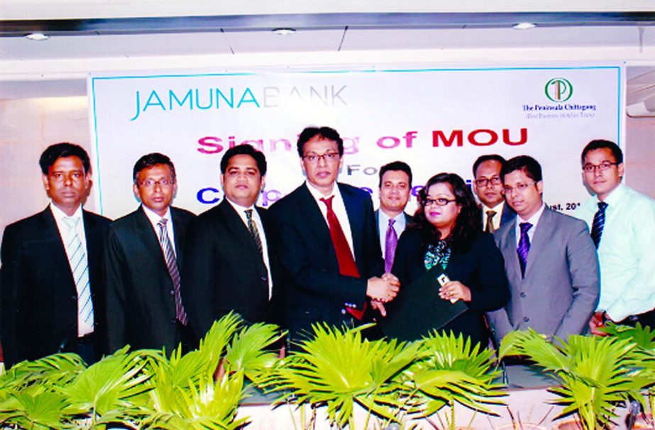 AKM Saifuddin Ahamed, Deputy Managing Director of Jamuna Bank Ltd and Afra Illham Binyta, Sr Manager, Sales and Marketing of Peninsula Hotel of Chittagong, sign an agreement at the bank's head office recently. Under this deal all the employees credit car