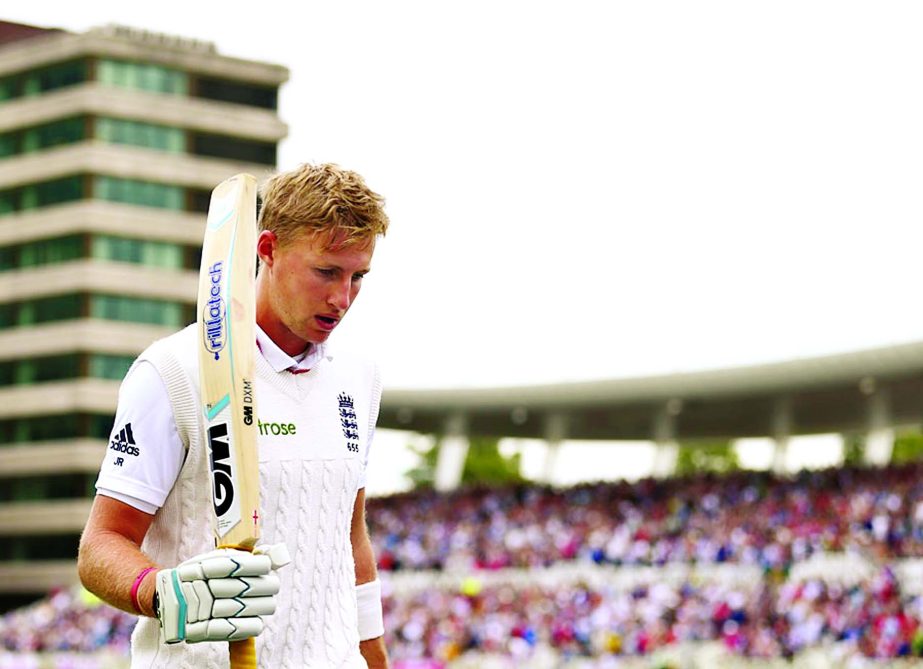 Joe Root departed for 130 on the second day of the 4th Investec Test between England and Australia at Trent Bridge on Friday.