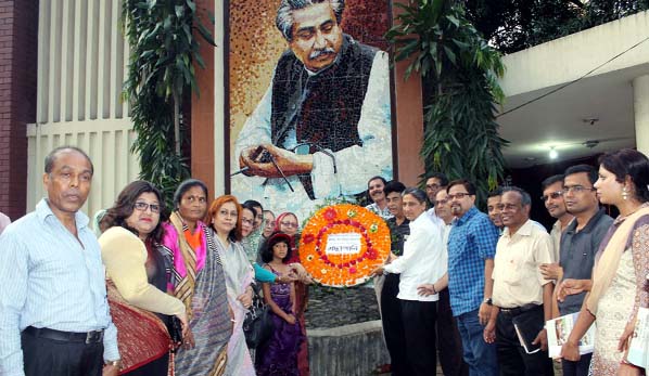 CDA Chairman Abdus Salam and Sabiha Musa MP placing wreaths at the portrait of Father of the Nation Bangabandhu Sheikh Mujibur Rahman on behalf of Bangabandhu Sanskritik Jote recently.