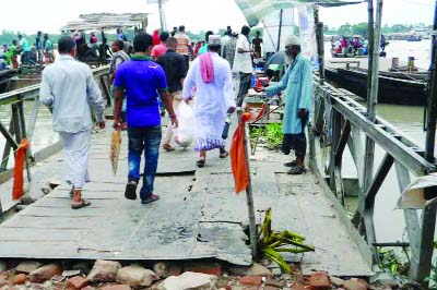KHULNA: The broken pontoon used for communication of Rupshi Ghat has turned into a death trap for passengers. This picture was taken on Friday.