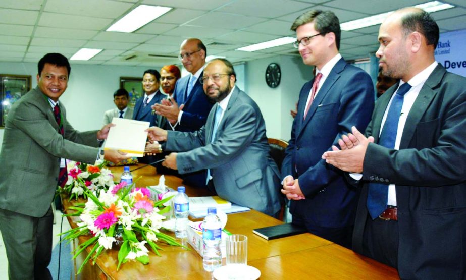 Mohammad Abdul Mannan, Managing Director of Islami Bank Bangladesh Ltd, distributing certificates among the participants in a two-day seminar on "Development of Technical Expertise on International Trade Finance" jointly organized by the bank and Commer