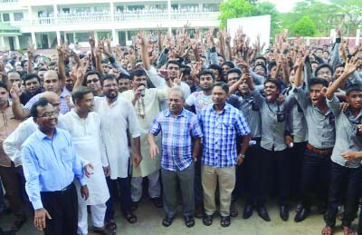 NARSINGDI: Students and teachers of Abdul Kadir Mollah City College in Narsingdi showing V-sign as the college has achieved 100% pass in HSC examination on Sunday.