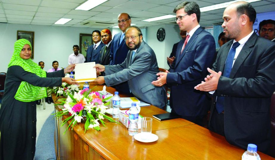 Mohammad Abdul Mannan, Managing Director of Islami Bank Bangladesh Ltd, handing over certificates among the participants of a two-day seminar on "Development of Technical Expertise on International Trade Finance" jointly organized by the bank and Commer