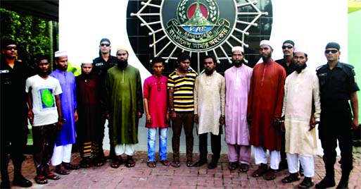 Ten members of kidnapper-gang were arrested by RAB-3 from in front of the city's Tejkunipara Mohila College on Tuesday.