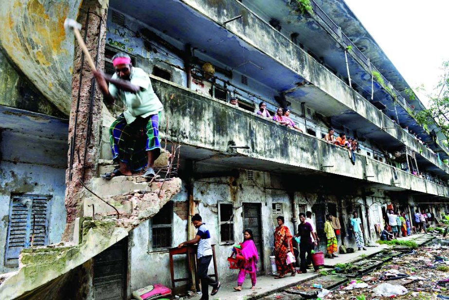 Rajuk authorities started to demolish the dilapidated and risky AGB staff quarter in city's Motijheel area on Wednesday.