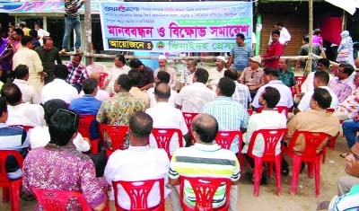 JHENIDAH: Journalits of six Upazilas in Jhenidah arranged a meetung in Paira Point protesting assult on journalists on Wednesday.