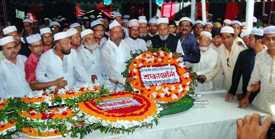 Leaders of of Chittagong City Awami League placing wreaths at the mazar of Bangabandhu Sheikh Mujibur Rahman at Tungipara yesterday.