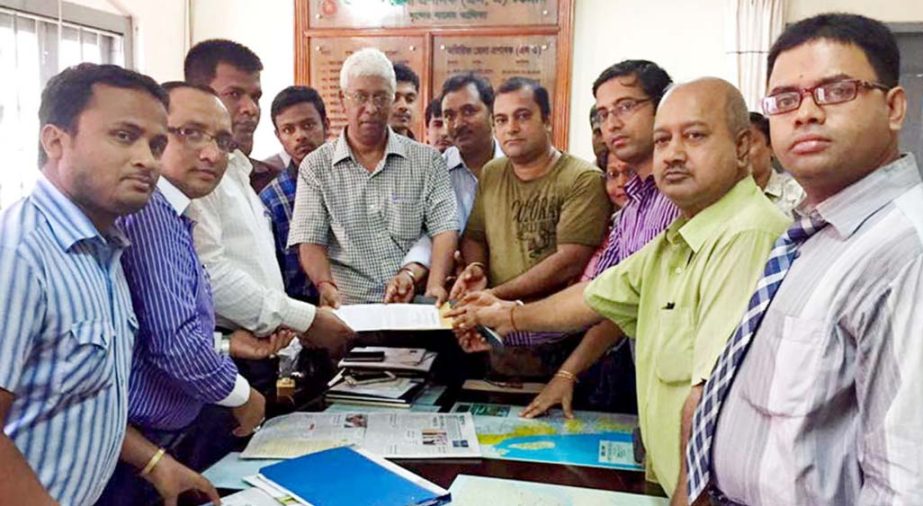 Leaders of Gita Teachers Association submitting memorandum to the Prime Minister through Deputy Commissioner, Chittagong yesterday.