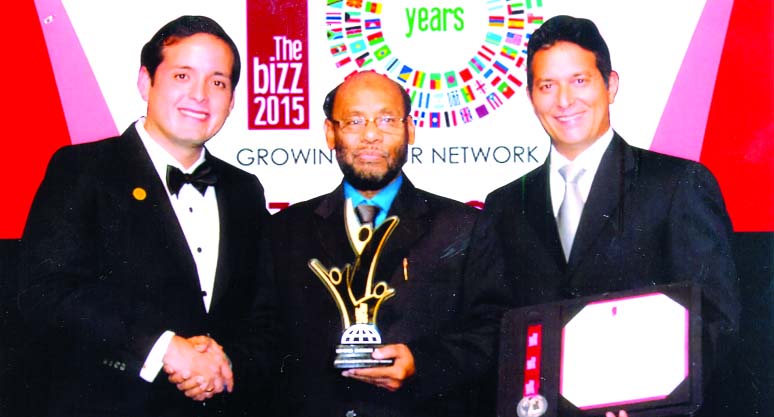 KM Mortuza Ali, CEO of Prime Islami Life Insurance Limited, poses with the "BIZZ 2015 BEYOND AWARD" honored by the World Confederation of Business (WORLDCOB) at a Las Vegas hotel in USA recently.