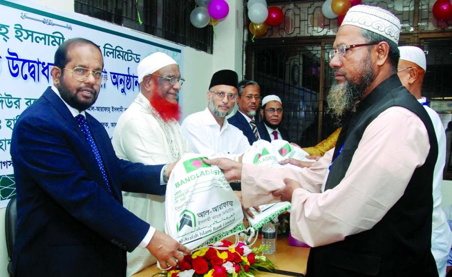 Badiur Rahman(3rd from left) inaugurating 'Hajj Booth 2015' and gift items distribution to the pilgrims at Ashkona Hajj Camp, Uttara in the city on Sunday. Director Abdul Malek Mollah and Managing Director Md Habibur Rahman were present.