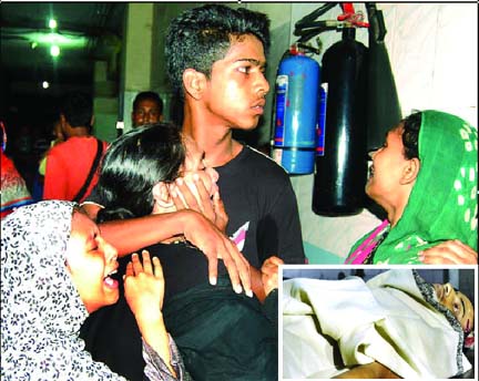 Relatives of another teenage boy Raja (inset), who was tortured to death at Hazaribagh in city wailing at Dhaka Medical College Hospital on Monday.